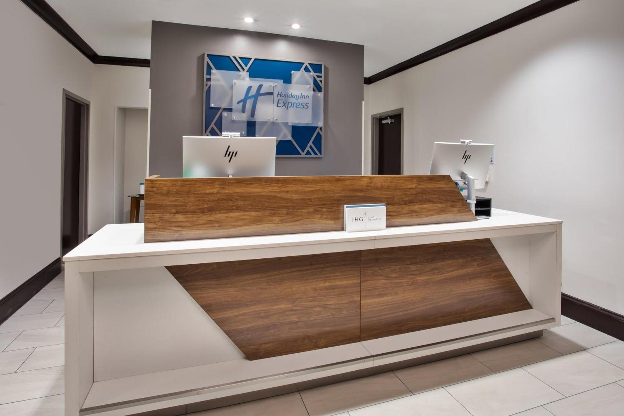 Holiday Inn Express Augusta North By Ihg Exterior photo